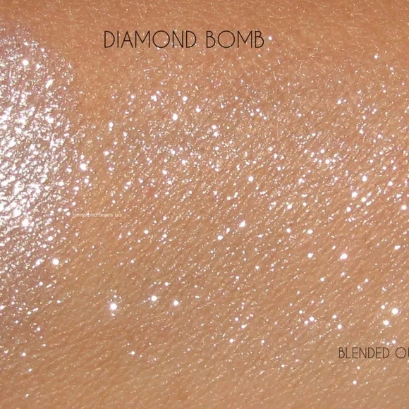 SOLD Fenty Diamond Bomb in How Many Carats Face & Body Highlighter - Picture 6 of 16
